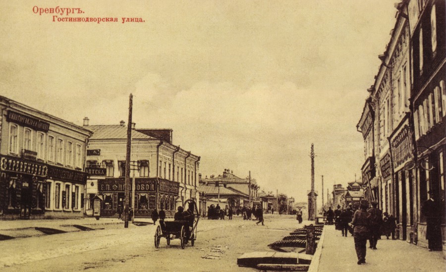 Гостинодворская улица (ул. Кирова). В 1744 году получила название Алексеевской улицы в связи с переселением дворян и казаков из Алексеевска.