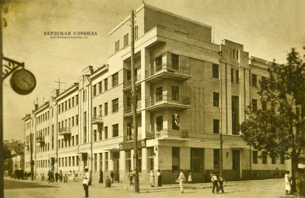 Пересечение улиц Советской и Максима Горького, 1937 год.