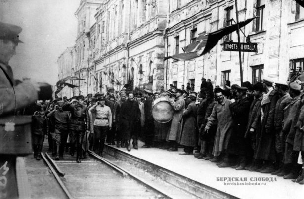 Встреча М.И. Калинина на вокзале Оренбурга, сентябрь 1919 года
