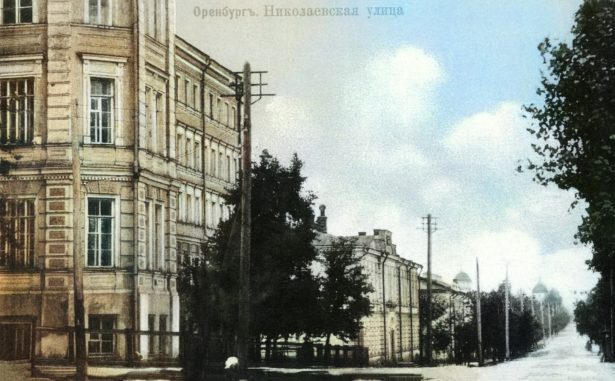 Николаевская улица (ул. Советская). До Николаевской называлась Большой и Губернской