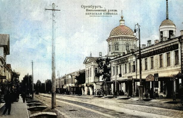 Николаевская улица (ул. Советская). До Николаевской называлась Большой и Губернской