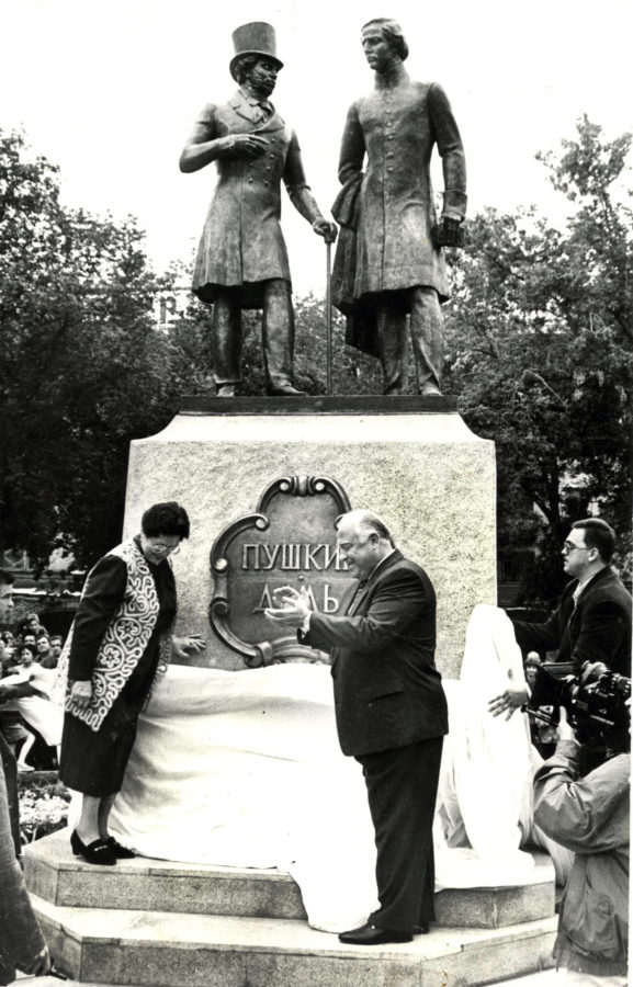 Открытие памятника А.С. Пушкину и В.И. Далю в Оренбурге, 1998 год