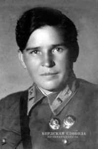 Полина Денисовна Осипенко, советская летчица, одна из первых женщин, удостоенная звания Герой Советского Союза.
