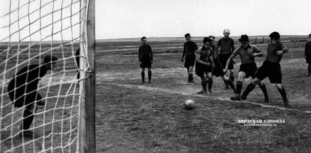 Футболисты совхоза «Озерный» Адамовского района, Чкаловской области, 1954 год
