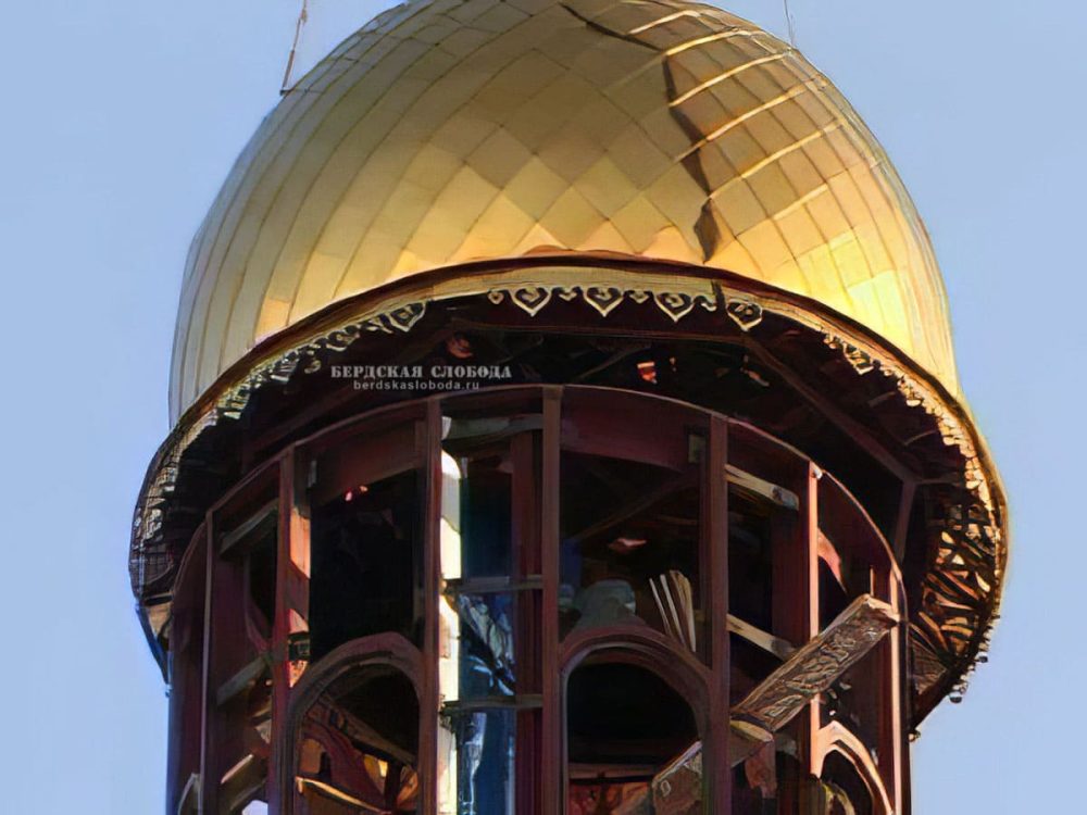 Строительство храма иконы Казанской Божьей матери в поселке Берды областного центра продолжается. 21 декабря там был поднят купол.