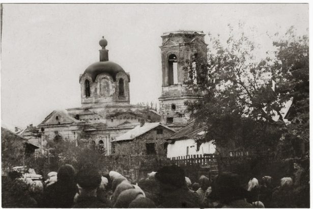 Храм Казанской Иконы Божией Матери в поселке Берды перед взрывом
