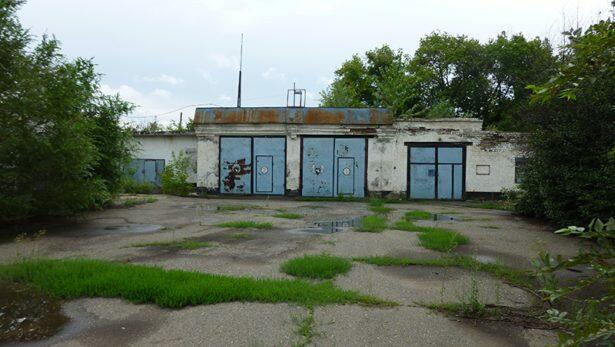 2013 год. Заброшенное здание пожарного депо Нефтемаслозавода на улице Заводской