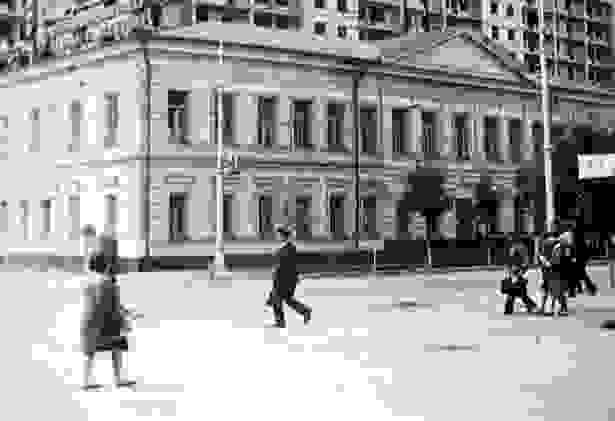 Во второй половине XX века здание 33 школы Оренбурга было снесено, и и рядом с этим местом была построена девятиэтажка.