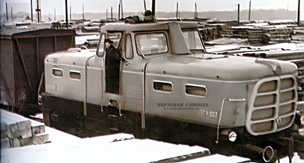 Ширококолейный тепловоз ТГэ-027 на территории Оренбургского шпалопропиточного завода
