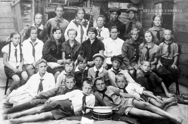 Оренбургский пионерский отряд 1927-1928 гг. Фото из семейного архива Натальи Семеновой.