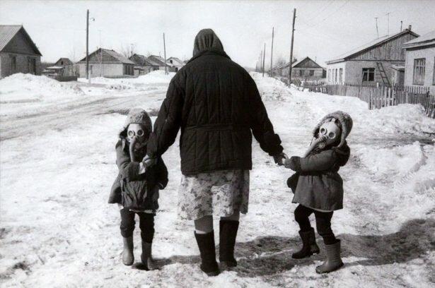 Эвакуация после аварии на газовом заводе, Оренбургский район, село Мужичья Павловка, 1988 год, фотограф Павел Кассин