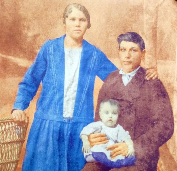 Татьянин Архип Алексеевич с женой Екатериной (ск. 1937 год) и дочерью Полиной