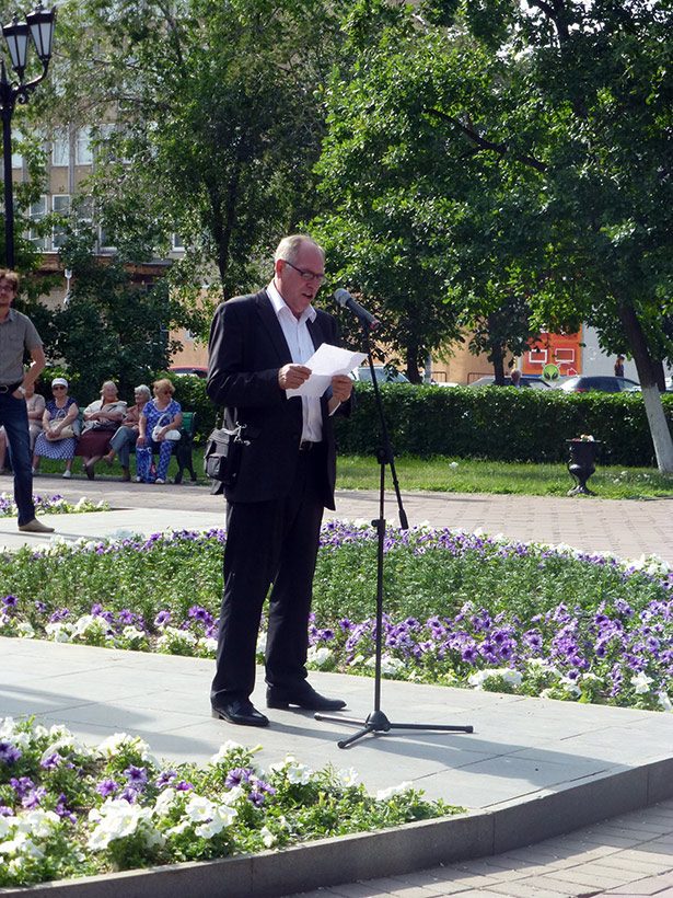 6 июня 2016 года оренбуржцы по традиции отмечали Пушкинский день России на ул. Советской в сквере «Пушкин-Даль». 