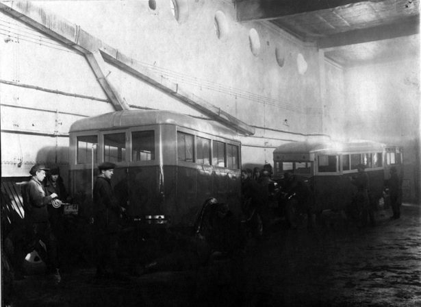 Оренбург, гараж Народного дома в 1930-е годы