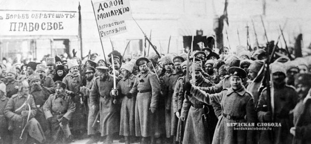 28 февраля (12 марта по новому стилю) 1917 года в Оренбург пришли телеграфные сообщения о победе вооружённого восстания в Петрограде.
