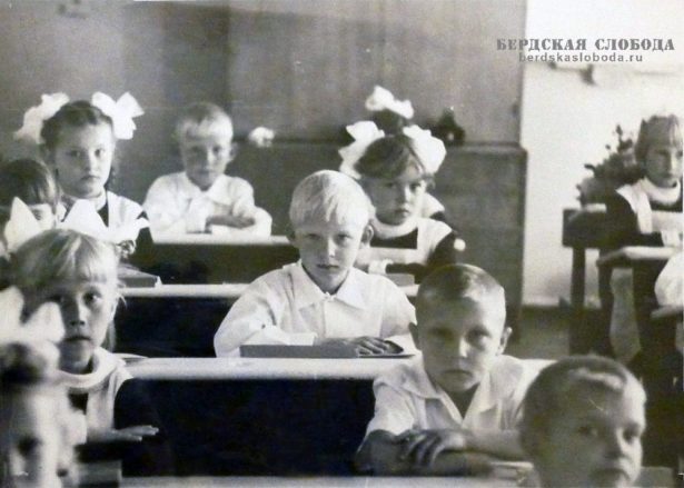 1 сентября 1974 года, ученики 1А класса школы №14 г. Оренбурга