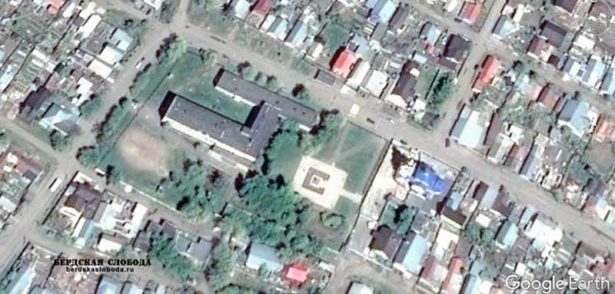 На снимке, взятом с карты Google Earth, показана центральная часть Берд с высоты 400 метров.