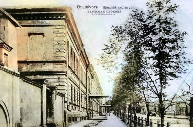 Николаевский институт владел несколькими зданиями