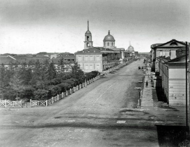 Улица Николаевская, вид на Гостиный двор, 1896 год. Фотография К.А. Фишера.