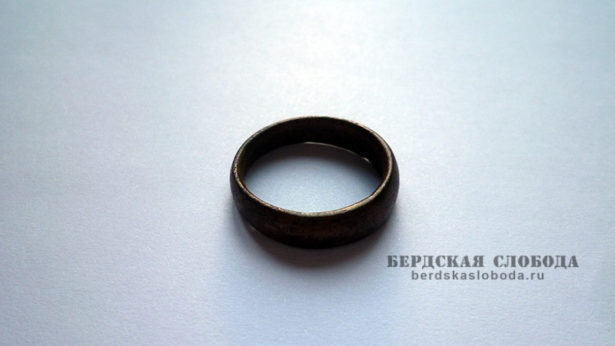 В нашей семье хранится старое казачье обручальное кольцо, которое досталось нам от кого-то из родственников.