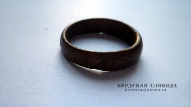 В нашей семье хранится старое казачье обручальное кольцо, которое досталось нам от кого-то из родственников.