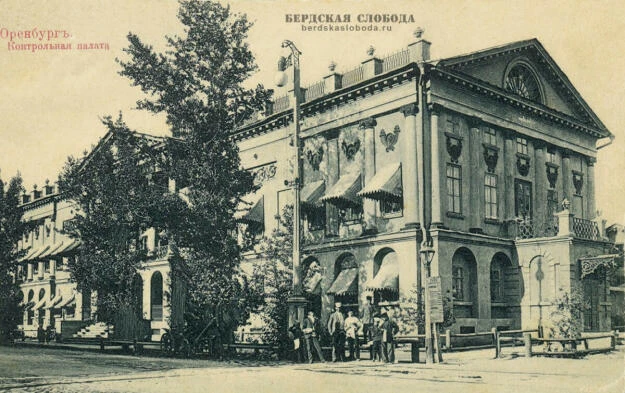 В истории всем известного дома №28 на улице Советской, в котором находится краеведческий музей, много «белых пятен».
