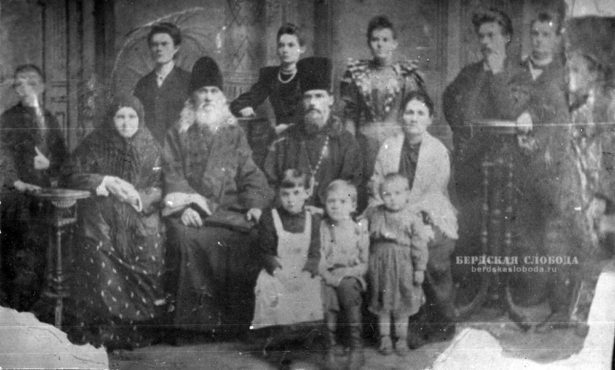 Петр Данилович Райский с родственникам