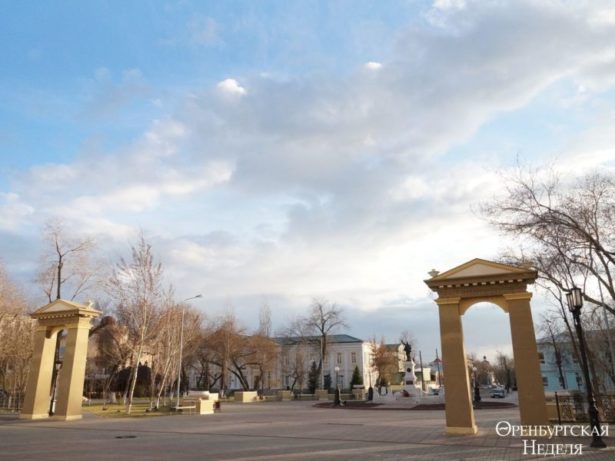 Современный вид Александровской площади Оренбурга. Фото Дмитрия Чернова