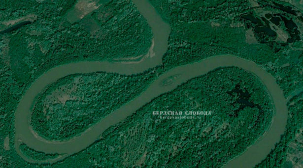 10 мая 2008 года. Разлив Сакмары. Сужение перешейка, разделяющего два рукава реки. Бросается в глаза уменьшение количества растущих на нем деревьев.