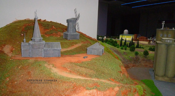 На макете есть и Красная гора, где в 1998 году проходили съемки совместного российско-французского исторического фильма "Русский бунт"