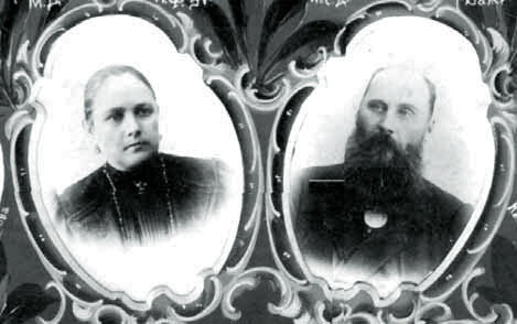 Павел Аксенович Ишков и его супруга Евдокия Ивановна. 1907 год.