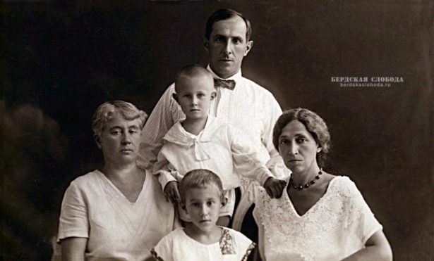 Елена Адольфовна Лонткевич, Леопольд Ростропович и Софья Федотова с сыном Мстиславом и дочерью Вероникой
