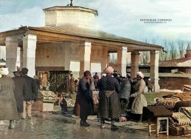 Воскресенский базар в Ташкенте. Фото: Готфрид Мерцбахер, 1902 год.