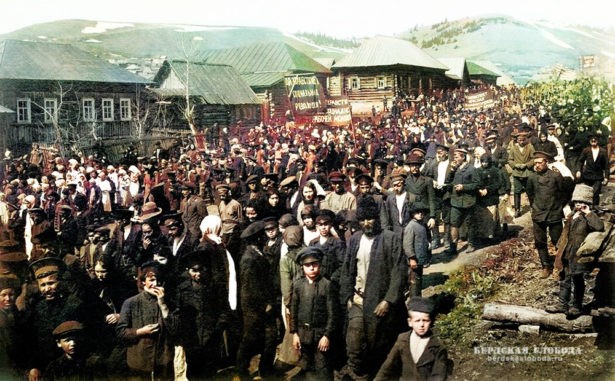 Демонстрация в городе Миньяр Оренбургской губернии (ныне Челябинская область), 1 мая 1918 год