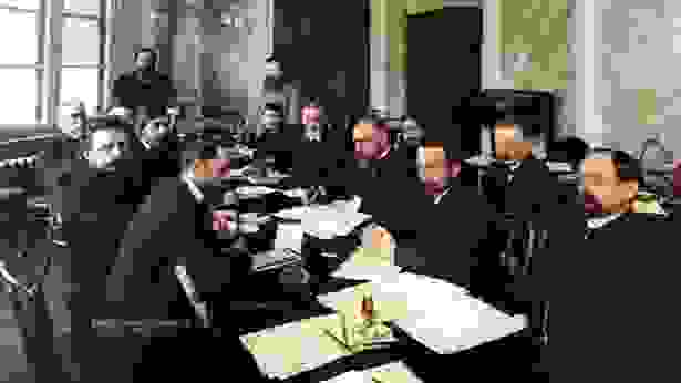 Группа депутатов Первой Государственной Думы во время совещания. 1906 год, ЦГАКФФД, Санкт-Петербург