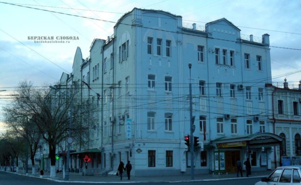 Здание татарского театра в Оренбурге. Фото Н. Кутафиной