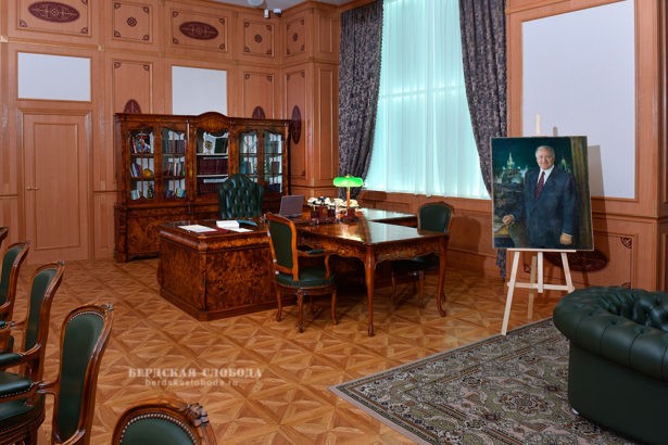 Кабинет в Белом доме, в котором В.С. Черномырдин работал с 1994 по 1998 год; воссоздан по чертежам и фотографиям