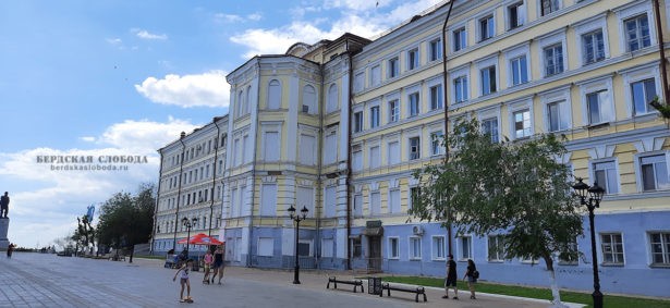 Бывшее здание 2-го кадетского корпуса, 1871 – 1874 гг, ул. Советская 1