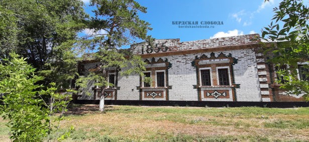 Здание "степного цейхгауза", 1855 год, Парковый проспект 10