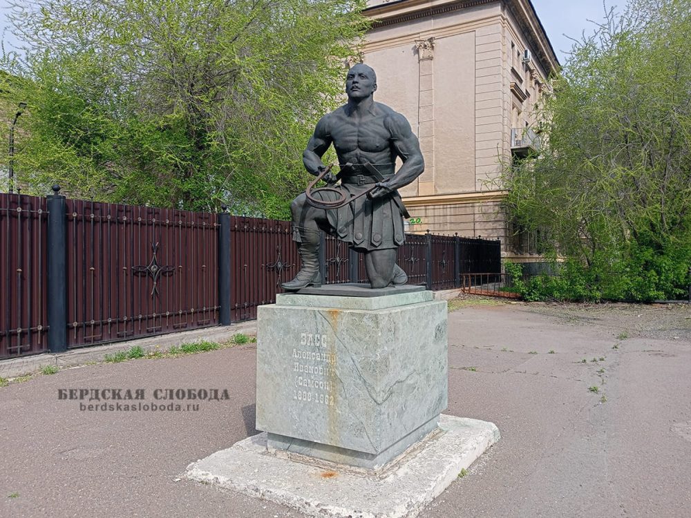 Памятник Александра Засса. Фото: Галина Егорова, 1 мая 2025 года
