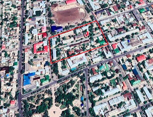 Космический снимок Google Earth Pro от 17 июня 2022 года с видом на бывшие «разрубленные» кварталы.