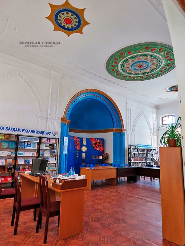 Казалы (Казалинск), Республика Казахстан. Мечеть Гани-бая Хусаинова. Ныне в здании находится библиотека.