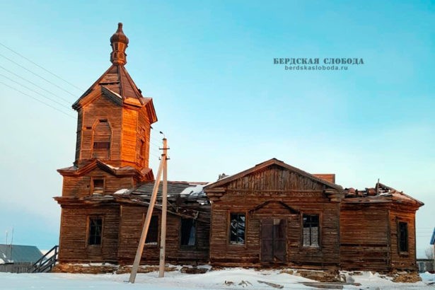 Церковь Покрова Пресвятой Богородицы (деревянная). Не позже 1913 г. (Кваркенский район, с. Покровка).