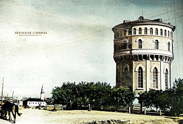 Водонапорная башня, архитектор И. В. Рянгин. Фото 1947 года.