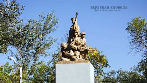Памятник на братской могиле красногвардейцев, погибших в годы Гражданской войны в Оренбурге