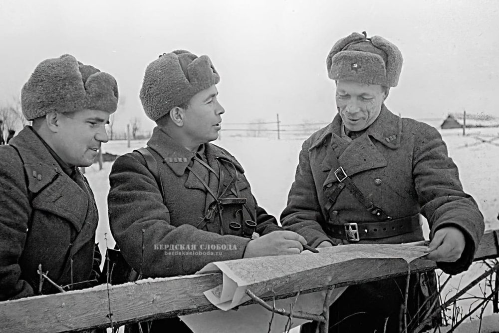 Афанасий Белобородов (в центре) , 1941 год Фото: Александр Капустянский / РИА Новости