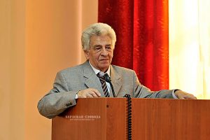 Леонид Иосифович Футорянский родился в Киеве в 1928 году. Окончил историко-филологический факультет Чкаловского (Оренбургского) педагогического института.