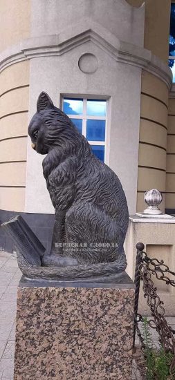 Скульптура "Ученый кот", Оренбург, июнь 2022 года