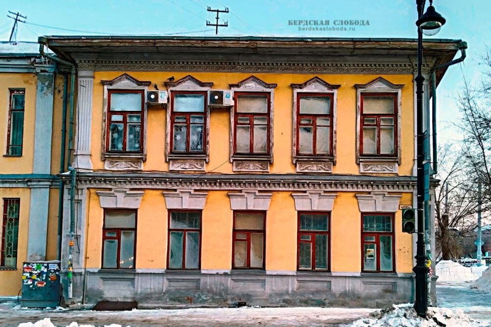 Современный вид дома купцов Феофана Ефимовича и Ульяна Феофановича Кашаевых в Оренбурге