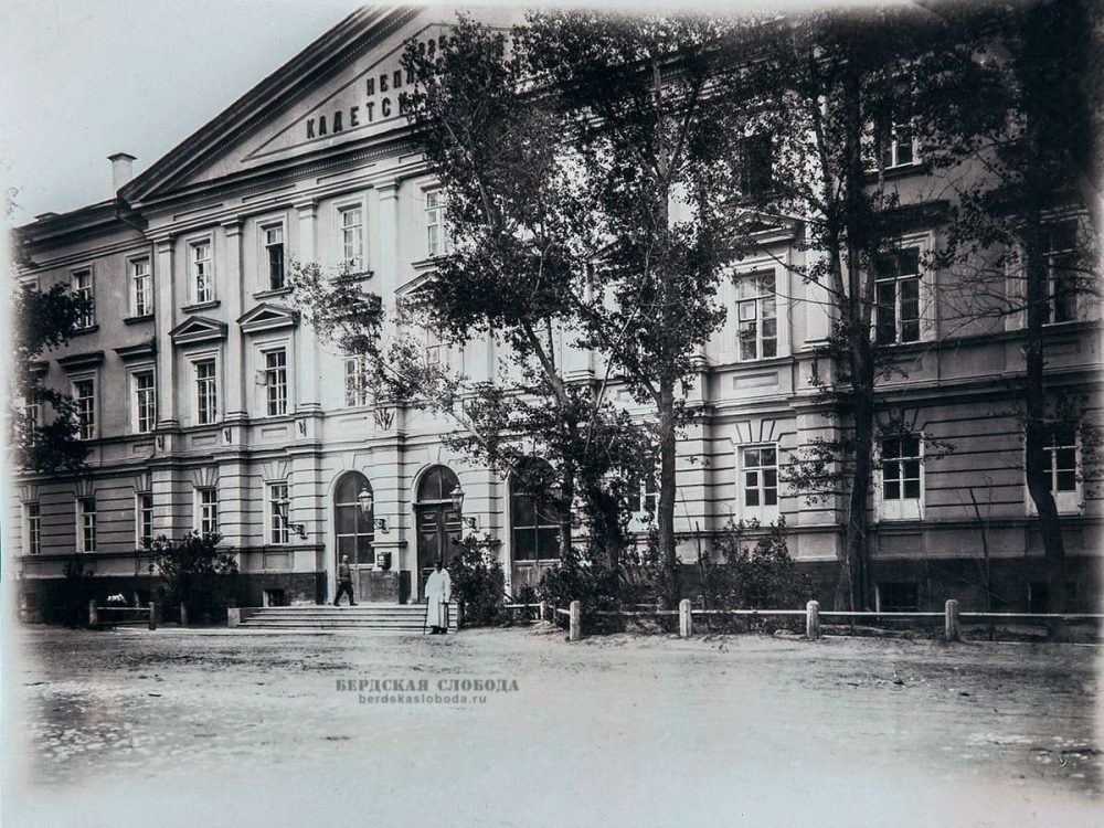 Неплюевский кадетский корпус в г. Оренбурге. 1910-1911 гг. Государственный исторический музей.